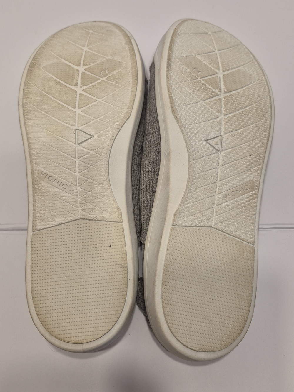 Vionic Pismo Beach Mens Gray Slip-On Casual Shoes - Picture 6 of 7